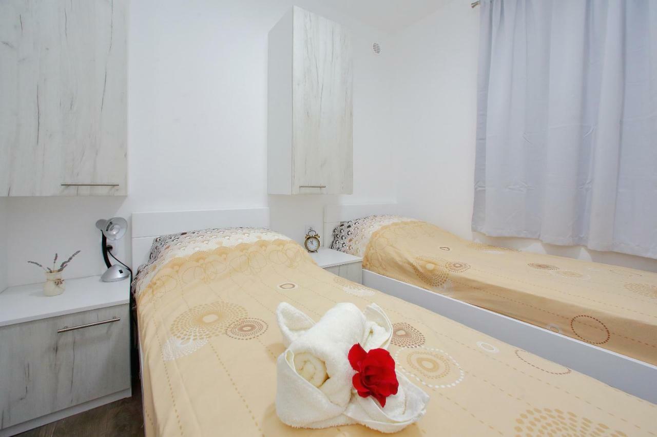 Mobile Homes Olive And Sea Bibinje Bagian luar foto